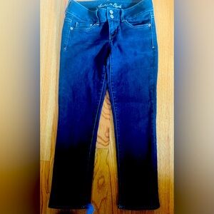 American Eagle- cropped jeans cute for spring & summer.🌸